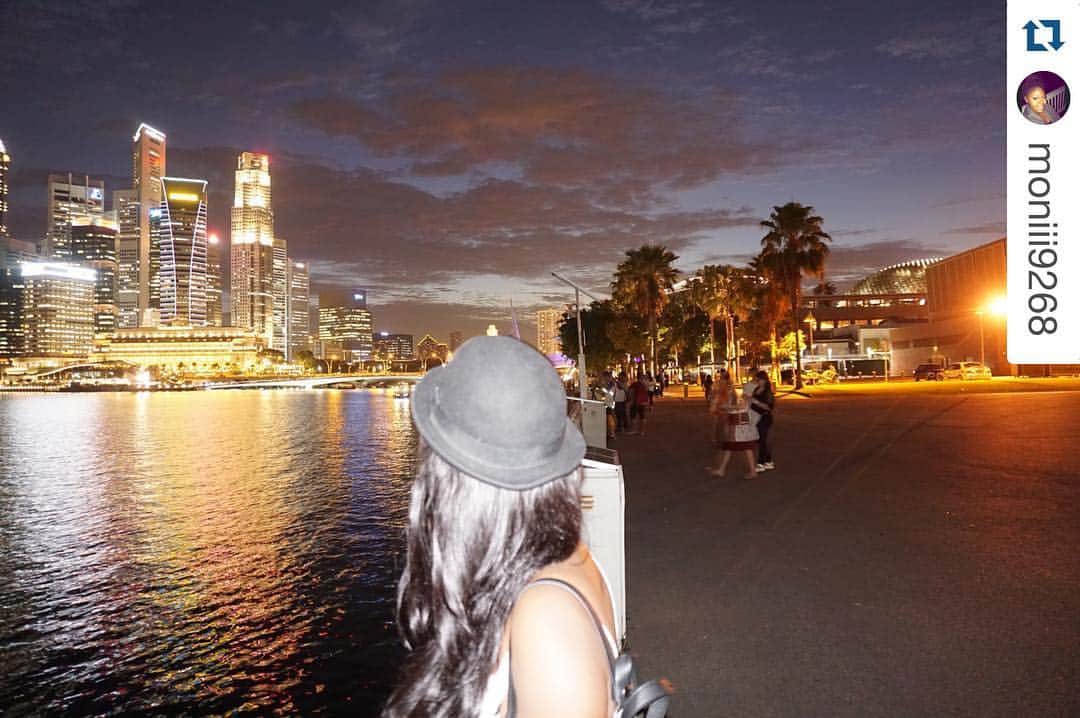 The Glory Gospelのインスタグラム：「She joined us years ago for our Children of GOD project. She has since grown. Now she joins us as a powerful, classically trained soprano. @esplanadesingapore will be filled with her melodious voice tonight.  @moniii9268 is enjoying the scenery and night lights. #GGSinSingapore #glorygospelsingers #ggs20years  #Repost @moniii9268 with @repostapp. ・・・ 🏙🌌」