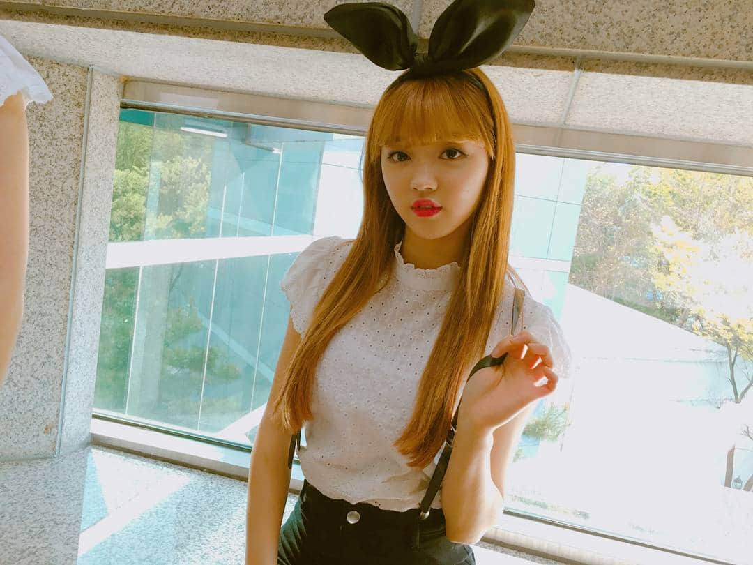 OH MY GIRLさんのインスタグラム写真 - (OH MY GIRLInstagram)「💋 #YooA #유아 #OHMYGIRL #오마이걸 #OMG #LIARLIAR」4月17日 17時32分 - wm_ohmygirl