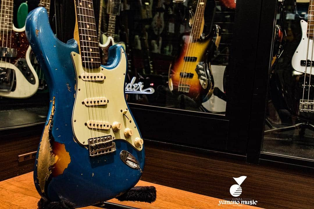 山野楽器さんのインスタグラム写真 - (山野楽器Instagram)「【銀座本店4F】 1960 Stratcaster Relic LakePracidBlue on 3CS Built by Jason Smith  Thank you @jsmith_fendercustom ！  #yamanomusic #yamano #山野楽器 #山野 #やまの #japan #tokyo #ginza #銀座 #銀座本店 #fender #フェンダー #fendercustomshop  #フェンダーカスタムショップ #cool #music #musicshop #instagood #yamanophoto #wood #beautiful #fenderguitar #ファインダー越しの私の世界 #jasonsmith #ギター #art #stratocaster #multilayer #マルチレイヤー」4月18日 18時42分 - yamano_music