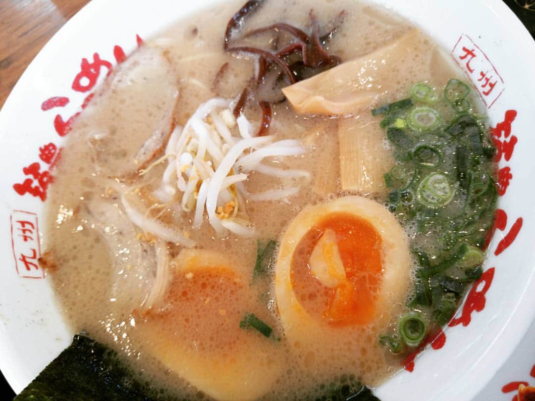 星野ナミのインスタグラム：「懐かしの味むかしラーメン🍜🍜🍜 #山小屋ラーメン」