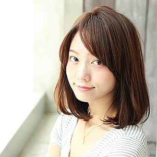 のインスタグラム：「オトナナチュラル♡セミディhttp://bngs.jp/salon/164145/staff_work/2837 #オトナナチュラル #ANTEnNAdesign中目黒 #平田由佳 #ひらたゆか #セミディ #スタイリストからサロン選びができるbangs #バングス #ばんぐす #ヘアアレンジ #ヘアスタイル #美容師 #美容室」
