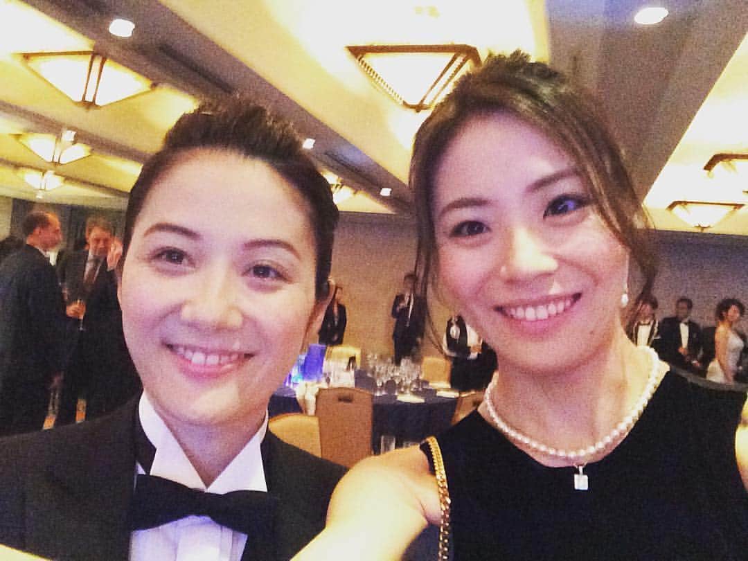 東小雪のインスタグラム：「昨夜のセルフィー。ひろこさん、イケメン♡ #タキシード #男装 #私じゃない」