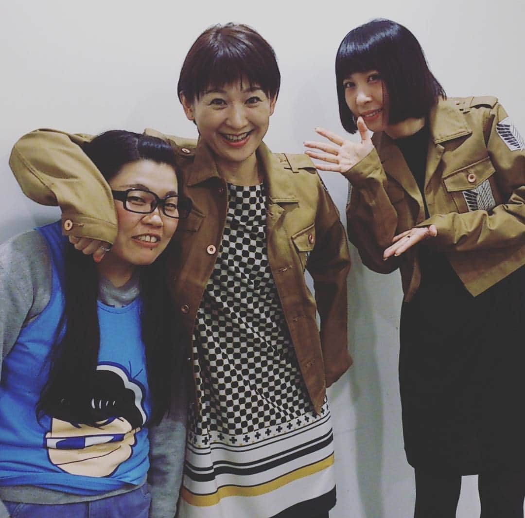 岡田直子のインスタグラム：「笑ったーwww 靖子姉さん、多希子、本当にありがとうございました*\(^o^)/* そしてツイキャスをご覧くださった皆様、コメントをくださった皆様、本当にありがとうございました！！！！ #吉本新喜劇 #ツイキャス #高橋靖子姉さん #福田多希子 #岡田はカラ松ガールズ #最終的に靖子姉さんが心臓を捧げた #進撃の巨人 #サザエさん新喜劇の主役はもじゃ吉田さん」