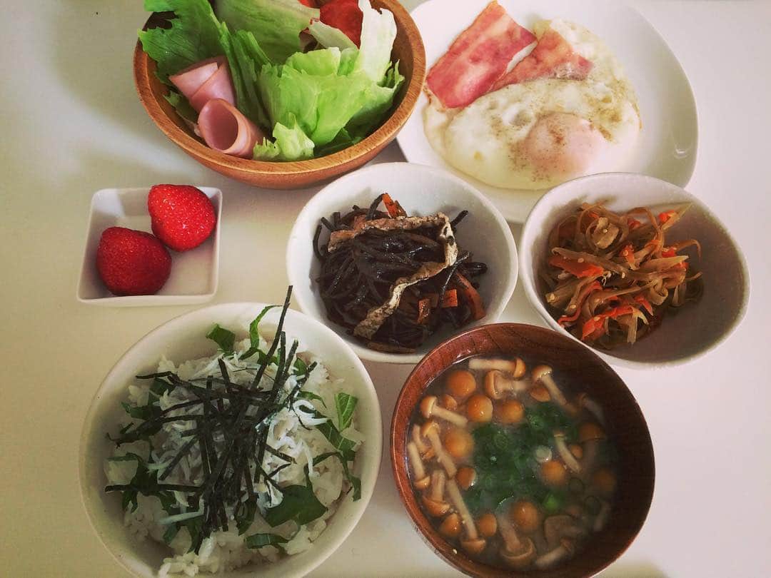 加織のインスタグラム：「☀️🍴✨」