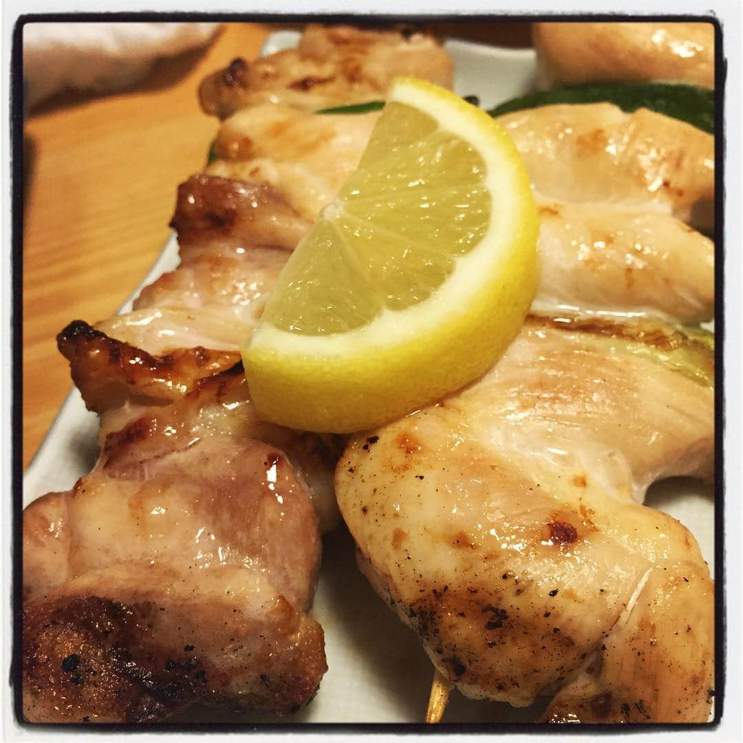 柳下毅一郎さんのインスタグラム写真 - (柳下毅一郎Instagram)「焼き鳥 #drinking #delicious #drinkdrankdrunk #yakitori #izakaya #japan #tokyo #food #foodporn #sake #sour #highsour #ricewhiskey #nightlife #happy #grilledchicken #lifeisbeautiful #lifeisdelicious」4月21日 20時05分 - garth_y