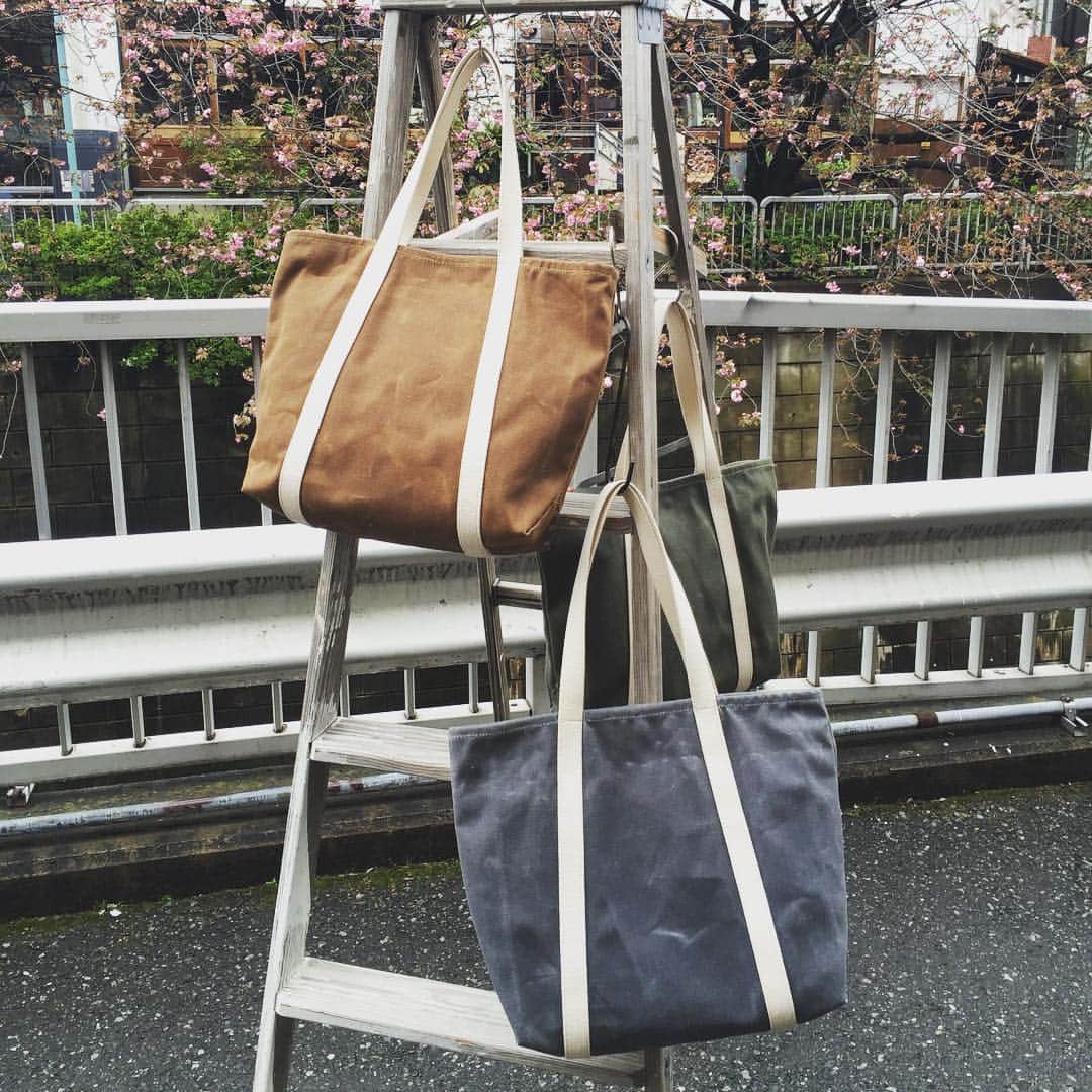 Heritage Leather Co. のインスタグラム：「Waxed Canvas Tote Bag. #heritageleatherco #martexinoriginalwax」