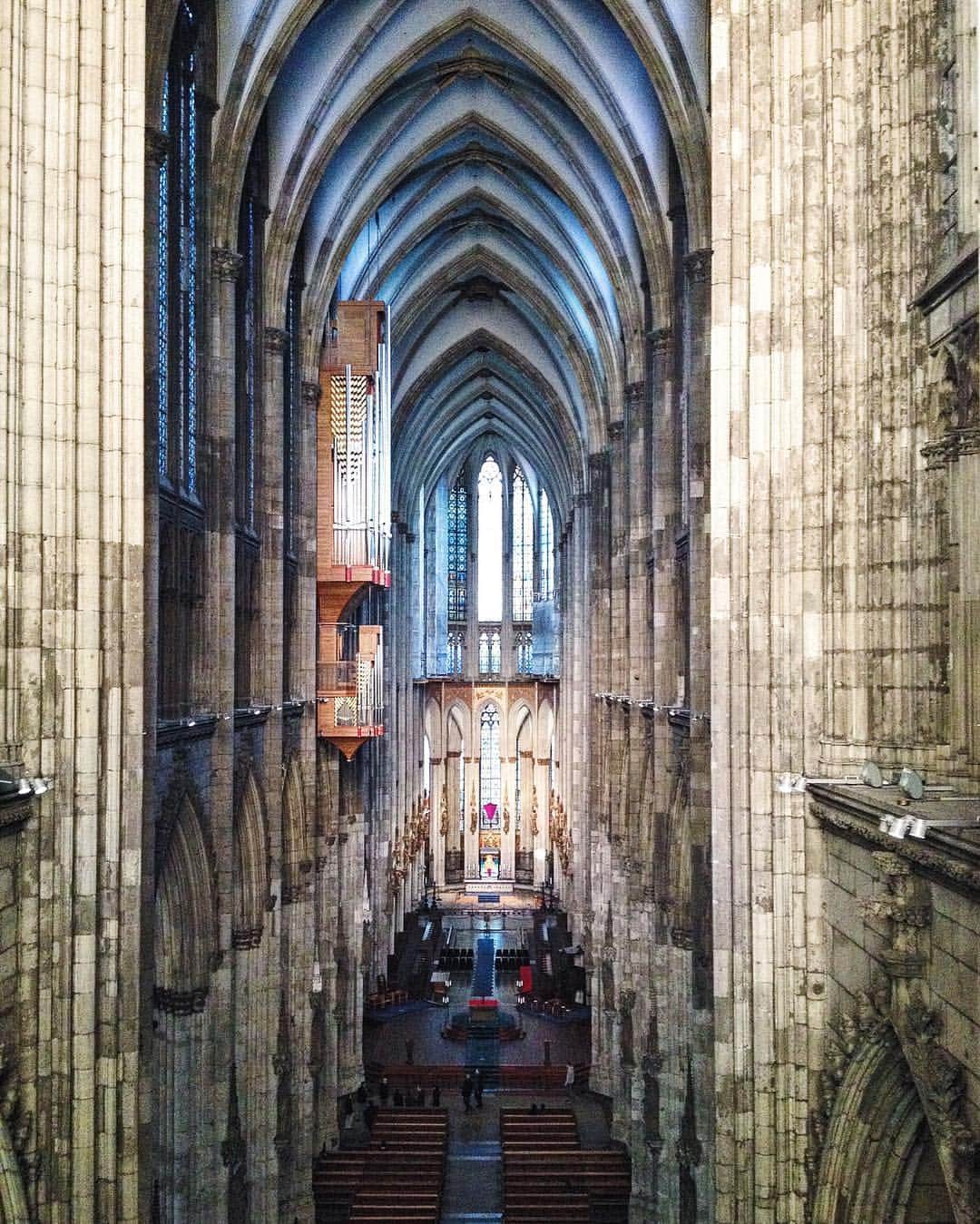 アイモリチリィのインスタグラム：「Inside the cathedral #cologne #koeln #colognecathedral #shootingcolors #vsco #canon_photos #thebestdestinations #beautifuldestinations #wonderful_places #BestVacations #europe_vacations #TopEuropePhoto #living_europe #unlimited_europe #ig_worldclub #ig_europe #igworldclub #world_lenz #exploretocreate #livefolktakeover #uniteddivision #theIMAGED #justLiving2016 #loves_united_life」