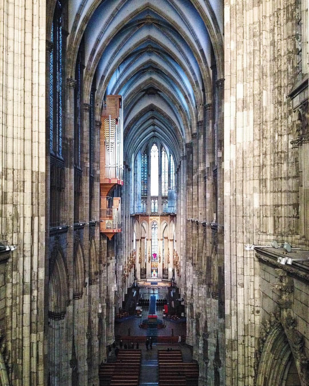 のインスタグラム：「Inside the cathedral #cologne #koeln #colognecathedral #shootingcolors #vsco #canon_photos #thebestdestinations #beautifuldestinations #wonderful_places #BestVacations #europe_vacations #TopEuropePhoto #living_europe #unlimited_europe #ig_worldclub #ig_europe #igworldclub #world_lenz #exploretocreate #livefolktakeover #uniteddivision #theIMAGED #justLiving2016 #loves_united_life」