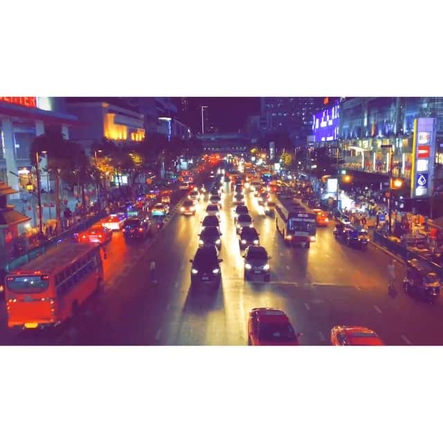 小林玲のインスタグラム：「🚗🌃 #Thailand #Movie」