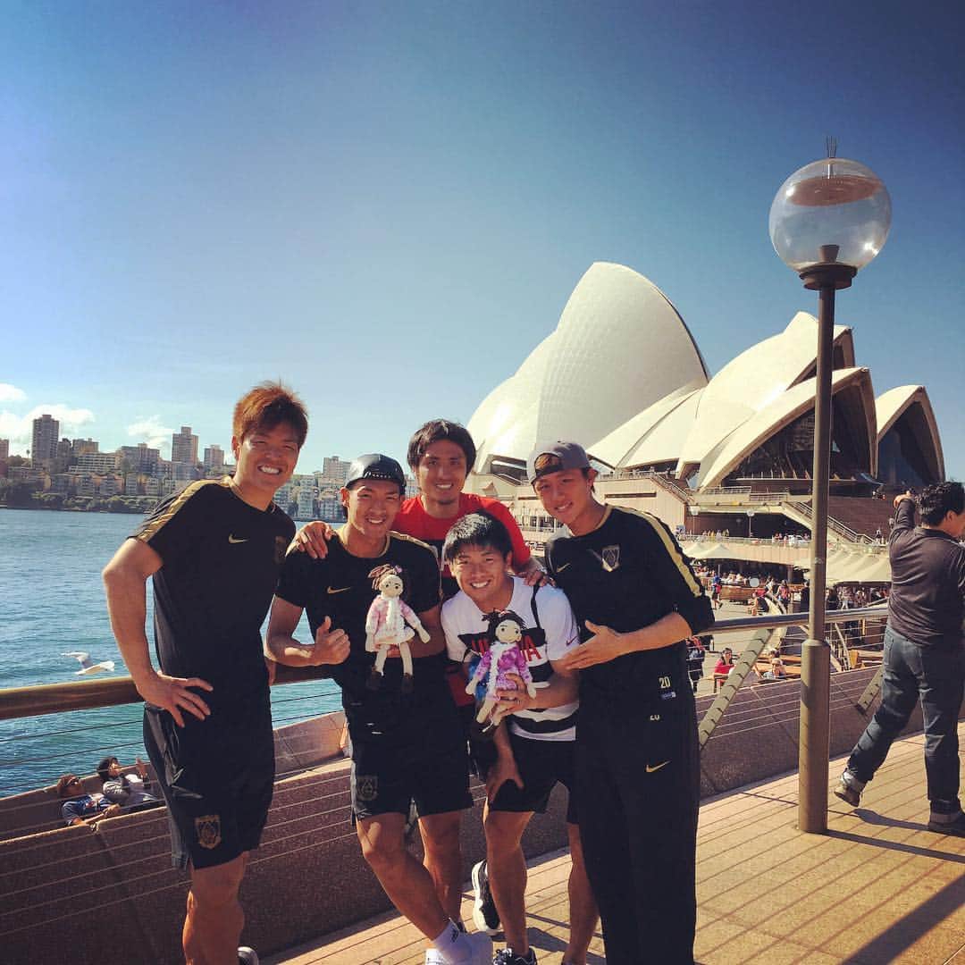 李忠成さんのインスタグラム写真 - (李忠成Instagram)「#シドニー  #operahouse 散歩がてら足を運んで良かった。特に #hourberbridge のオーラに感動。#lee #20 #urawa #L」4月23日 21時09分 - tadanarilee_official