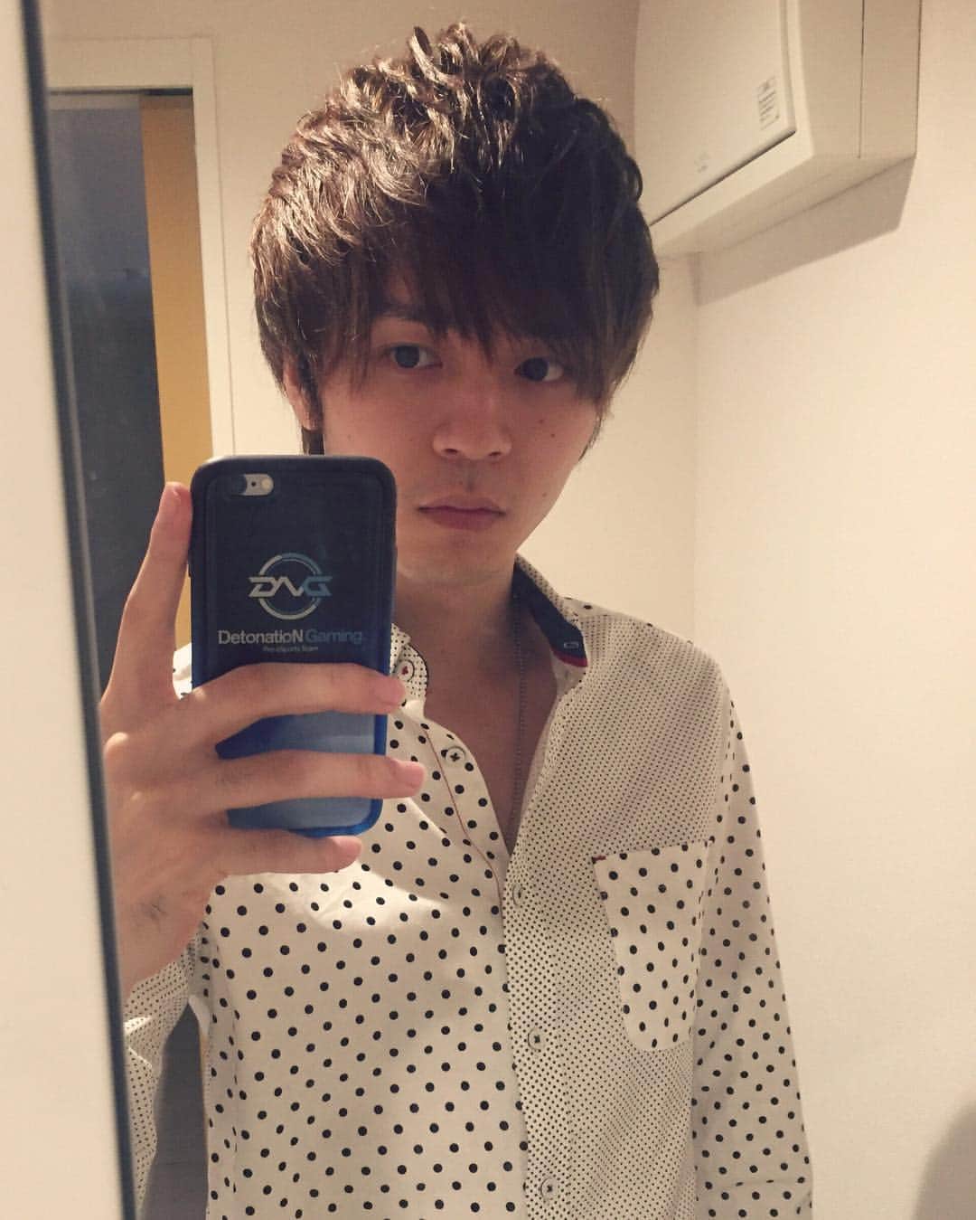 ダステル・ボックスのインスタグラム：「前髪の分け方変えた #自撮り #ootd」