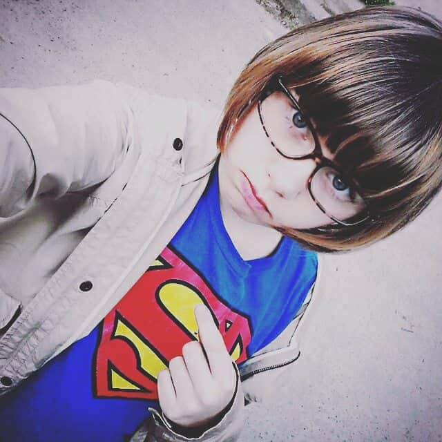 Kitsunéのインスタグラム：「#повседневность #очки #superman  Повседневная я :з」