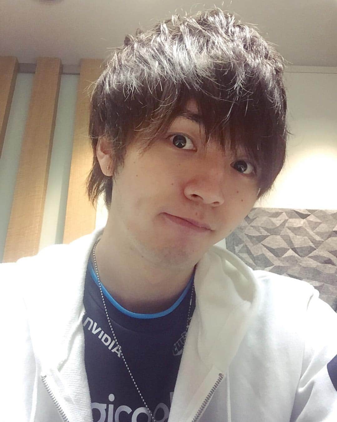 ダステル・ボックスのインスタグラム：「Logicoolさんの本社におります！ #自撮り」