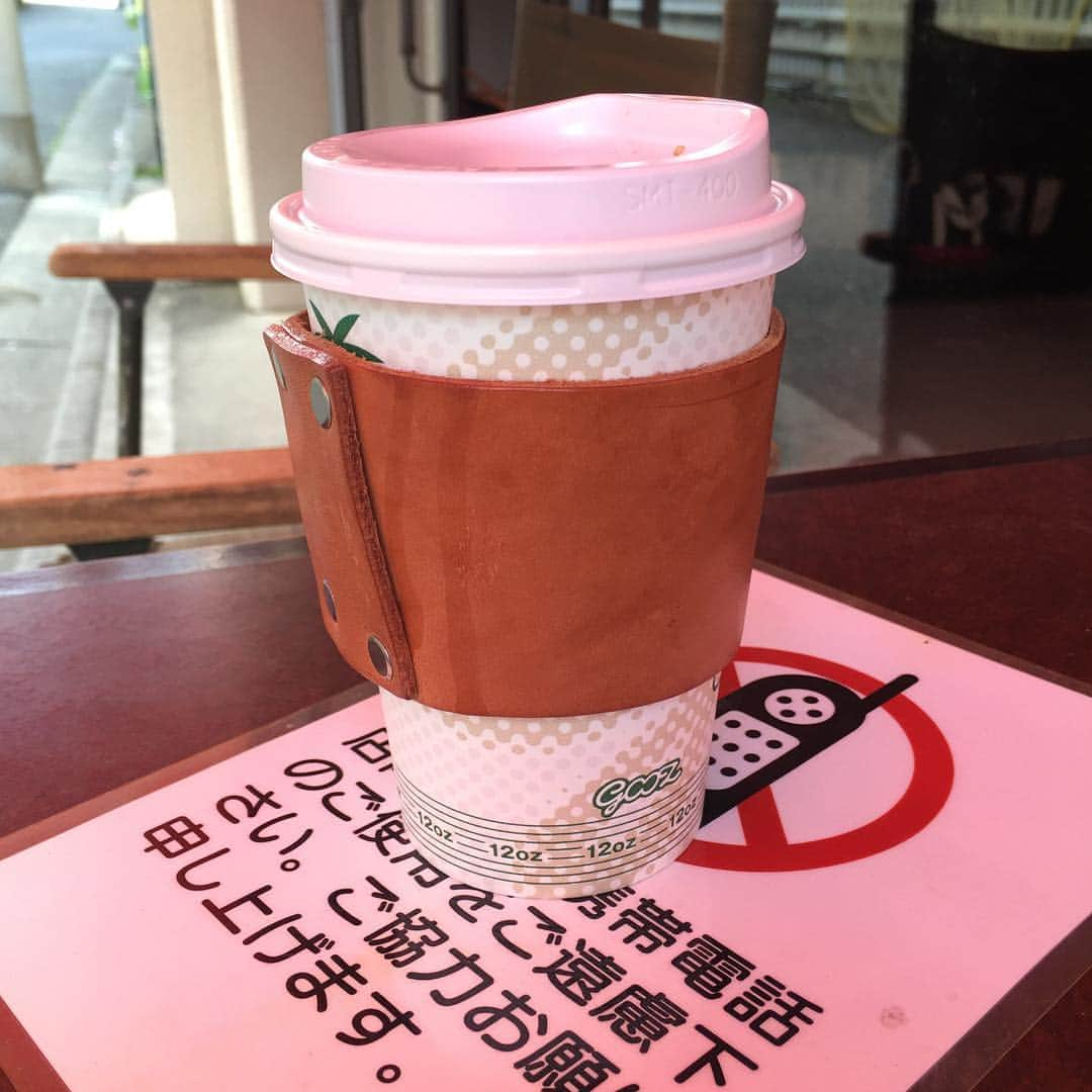 Heritage Leather Co. さんのインスタグラム写真 - (Heritage Leather Co. Instagram)「革なら熱くない。 Leather Coffee Sleeve. #heritageleatherco」4月26日 14時47分 - heritageleatherco