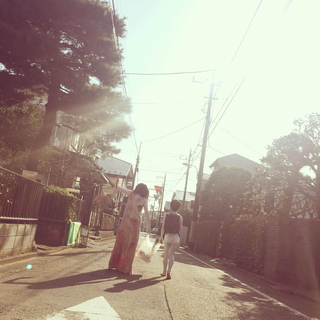 伽椰子と俊雄のほのぼの親子日記のインスタグラム：「あ゛あ゛あ゛あ゛あ゛（はんぶんこ）  #優しい俊雄♥　#あ゛あ゛あ゛あ゛あ゛ #ニャー　#さだかや」