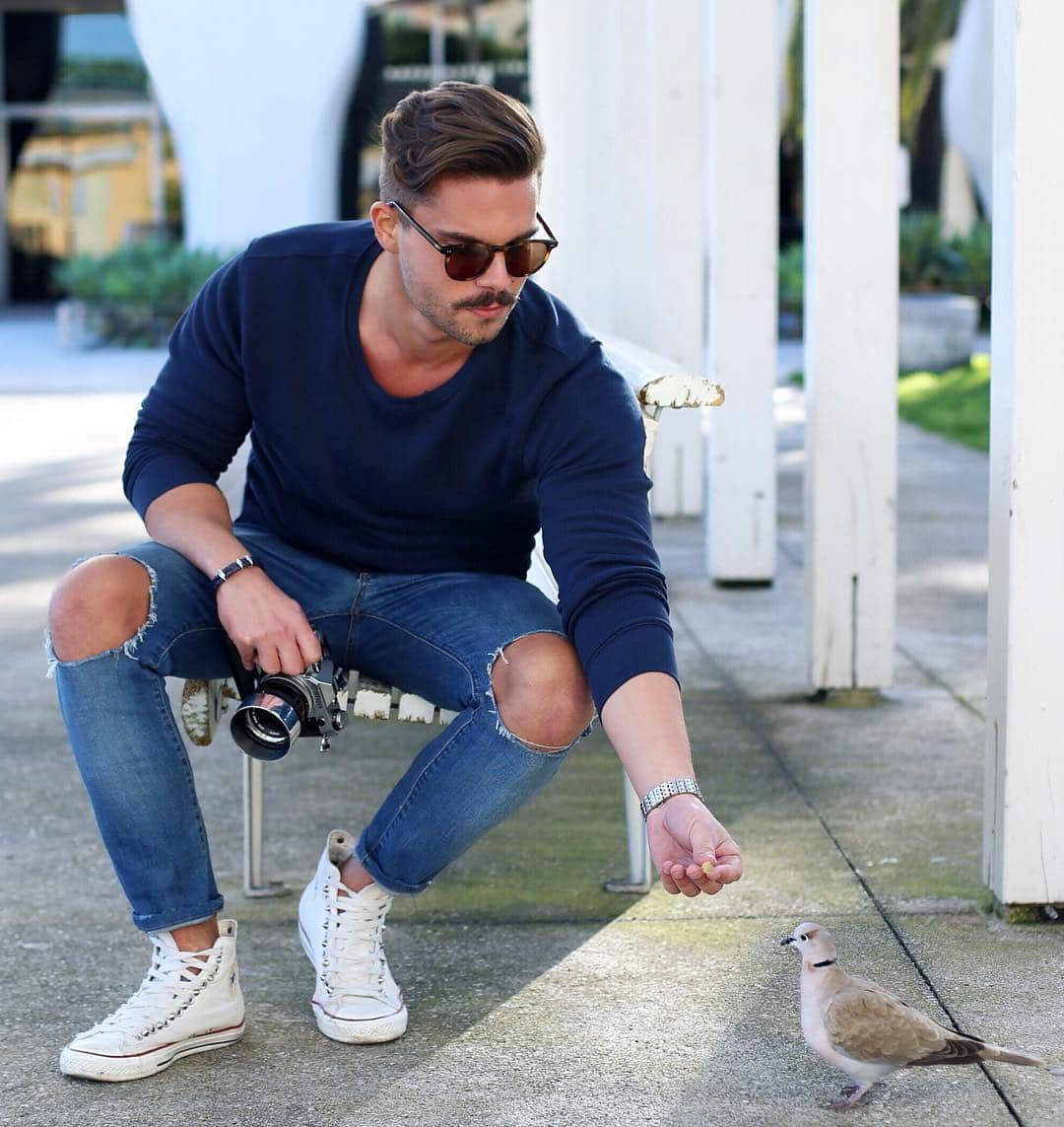 Stefano Trattoのインスタグラム：「I made a new friend today 😂🐦! #piuuu #piuuuuu (Anyway today's #look 😂) Have a nice day! #easy #casual #blue」