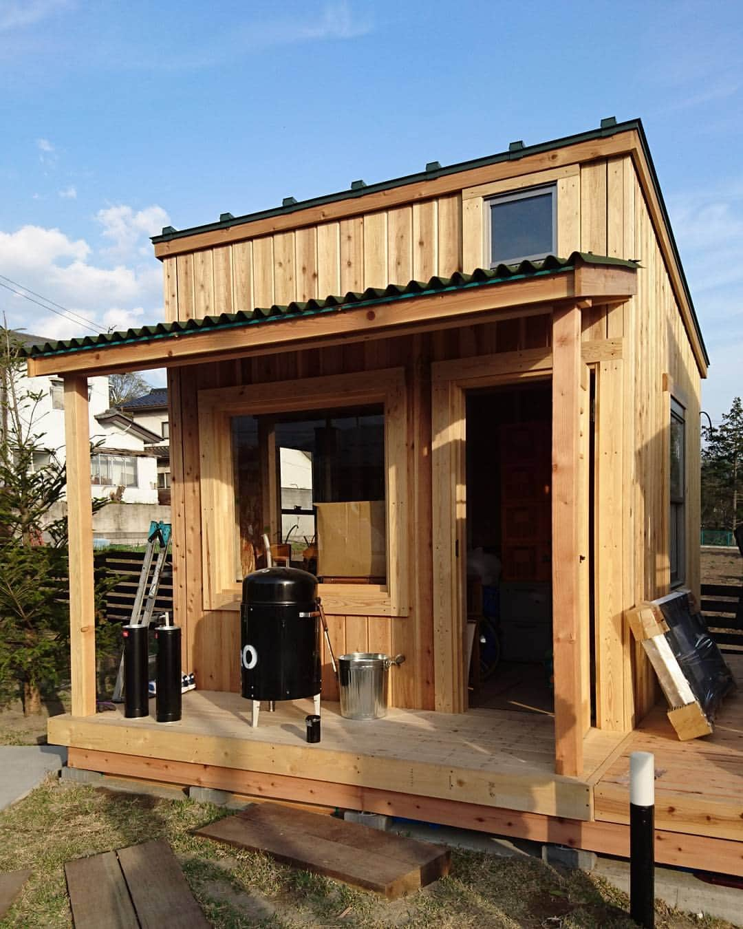 ファンファクトリーのインスタグラム：「今ブームの小屋。隠れ家、秘密基地､ショップに…  #伊豆 #三島 #新築#別荘#平屋 #小屋」