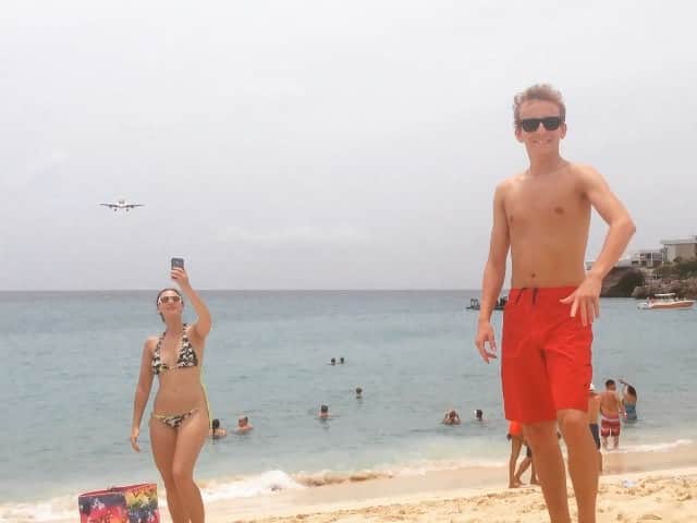 のインスタグラム：「Awesome time today at the "Airport Beach" in St. Maarten!!! #airplane #beach #sun #plane #stmaarten」