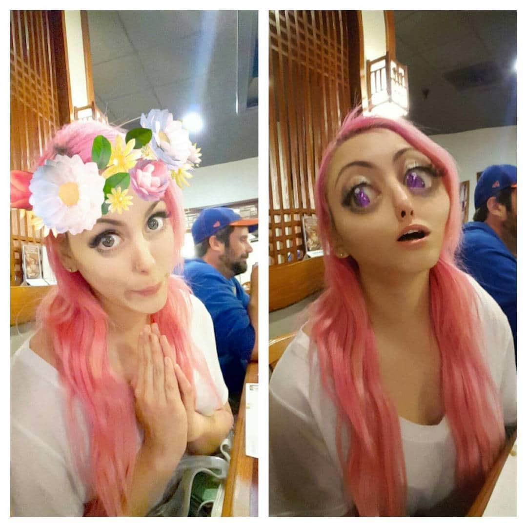 Nadya Antonさんのインスタグラム写真 - (Nadya AntonInstagram)「@yami_hybrid Snapchat and I during dinner... ♡ #pinkhair」4月27日 11時43分 - nadyasonika