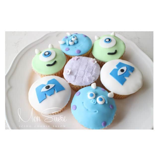 Maiko Shibataさんのインスタグラム写真 - (Maiko ShibataInstagram)「・・・ 1st birthday party用に👶🎂 リクエストのモンスターズインクのカップケーキ♡  海外のバースデーパーティの画像を参考にしました  海外のパーティーはやっぱりすごい！  #cupcakes#cupcake#monstersinc #モンスターズインク#カップケーキ#モンシュクレ#MonSucre#カップケーキレッスン #デコカップケーキ認定講師#西宮#宝塚#芦屋#bitrhday#birthdayparties」4月27日 8時02分 - maikoshilog