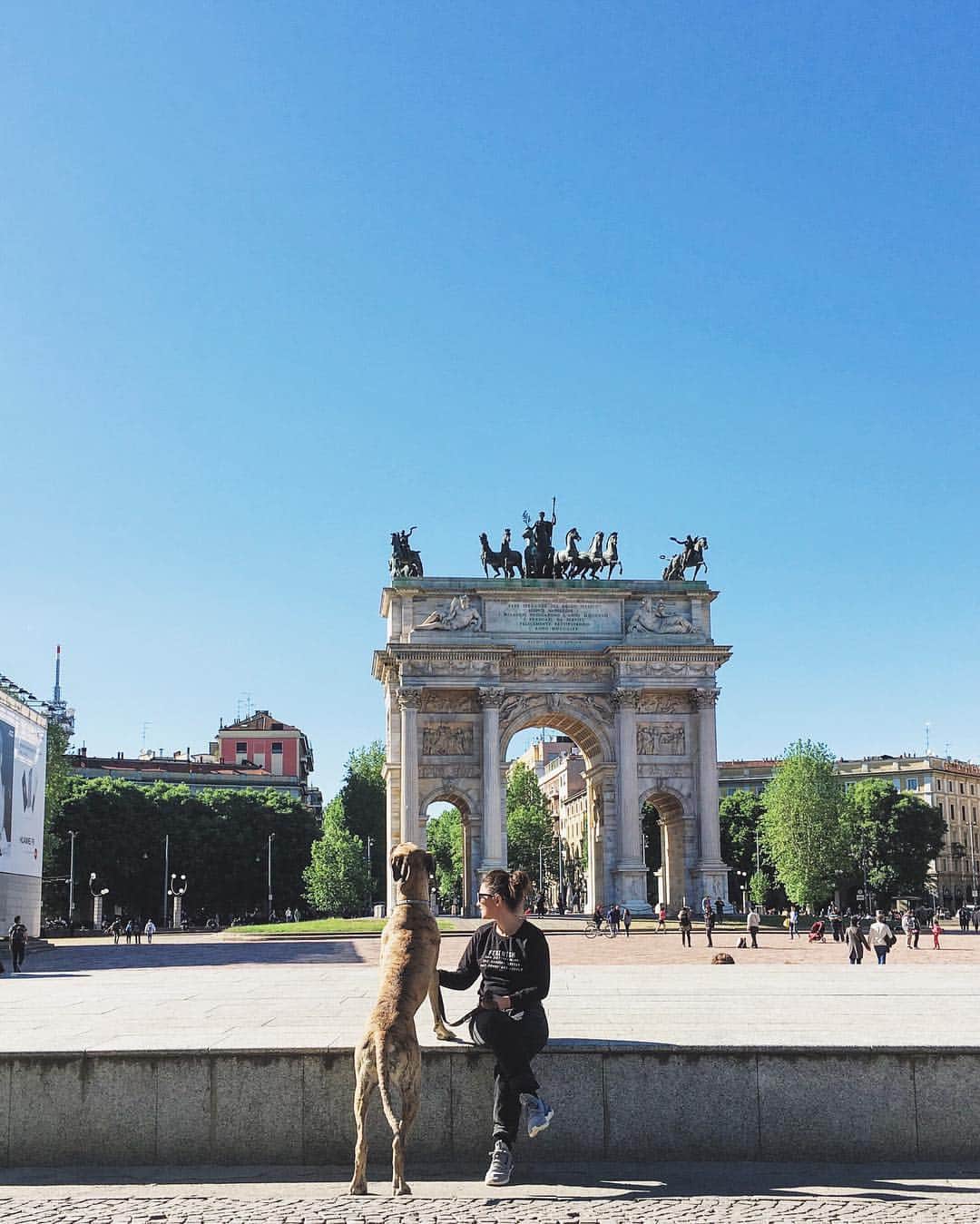 のインスタグラム：「#milano #milan #shootingcolors #thebestdestinations #beautifuldestinations #wonderful_places #BestVacations #europe_vacations #TopEuropePhoto #living_europe #unlimited_europe #ig_worldclub #ig_europe #igworldclub #world_lenz #exploretocreate #livefolktakeover #uniteddivision #theIMAGED #justLiving2016 #loves_united_life #italy_vacations #ig_italia #through_italy #italiainunoscatto #italy_ig #liveloveitaly #top_lombardia_photo #thehub_lombardia」