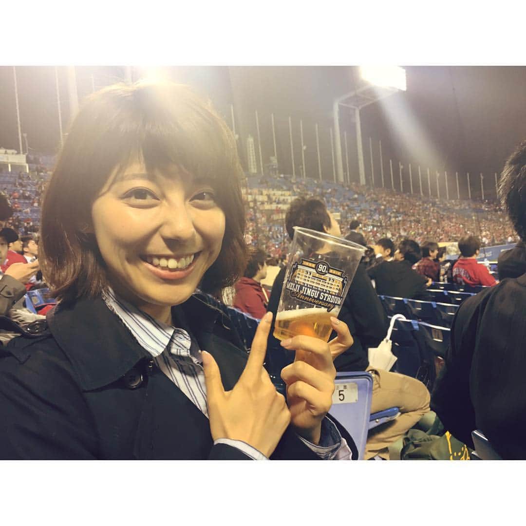 古谷有美さんのインスタグラム写真 - (古谷有美Instagram)「かわいこちゃんと野球！ 堂林夫人と息子くんにも会えてメロメロパンチをくらってしまった👀💭 ビールもスポーツも生がいいですな。  Went to see a baseball game with my loveee @saekokamimura!  #ヤクルト #スワローズ #広島 #カープ #神宮球場 #野球 #月1で何かを観るルール」4月27日 21時09分 - yuumifuruya