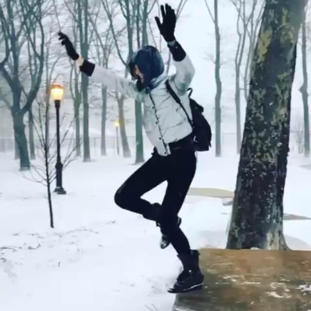 パッファのインスタグラム：「@erikapattison our campaign face for AW15 loving the silver #jodie #bomber. Keeping her warm in snowy NYC a few weeks ago. #Puffa #Puffaoriginal」