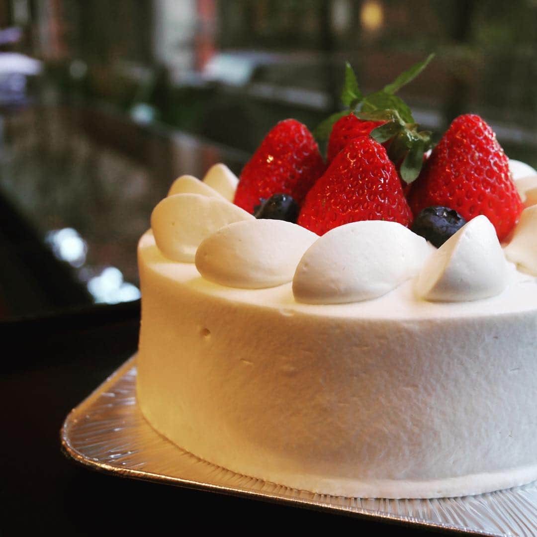 金沢東急ホテル Kanazawa Tokyu Hotelのインスタグラム：「皆さん、1週間お疲れ様でした。 頑張ったご褒美にはケーキでしょ。」