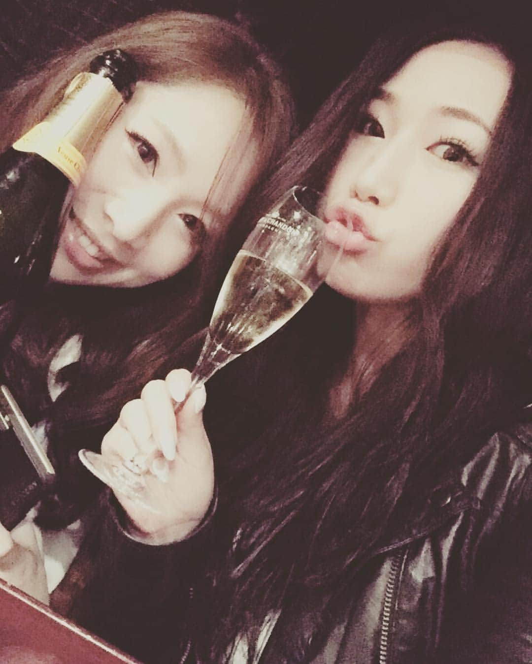 佐山愛のインスタグラム：「シャンパン飲んでうぇーい♪  お友達のBDP❤️」