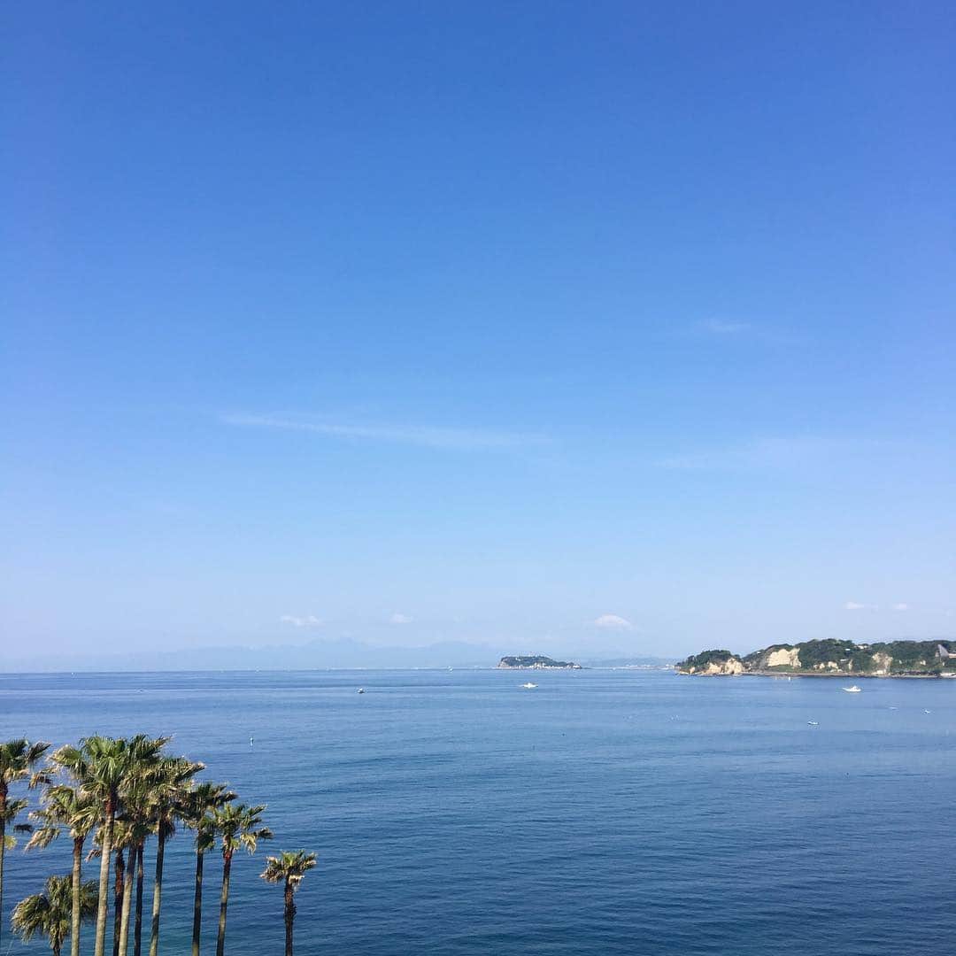 山田佳子さんのインスタグラム写真 - (山田佳子Instagram)「青い空と海…🌴🌴🌴 #blue  #bluesky #sea #feelsogood  #zushi」4月30日 13時15分 - yoshiko117