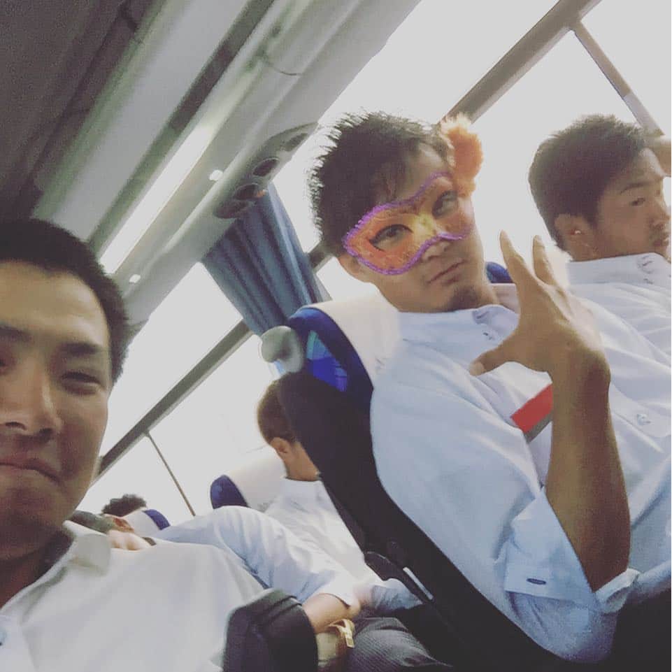 香月一也さんのインスタグラム写真 - (香月一也Instagram)「バスに変なのおるw」5月29日 17時19分 - kazuyaya0416