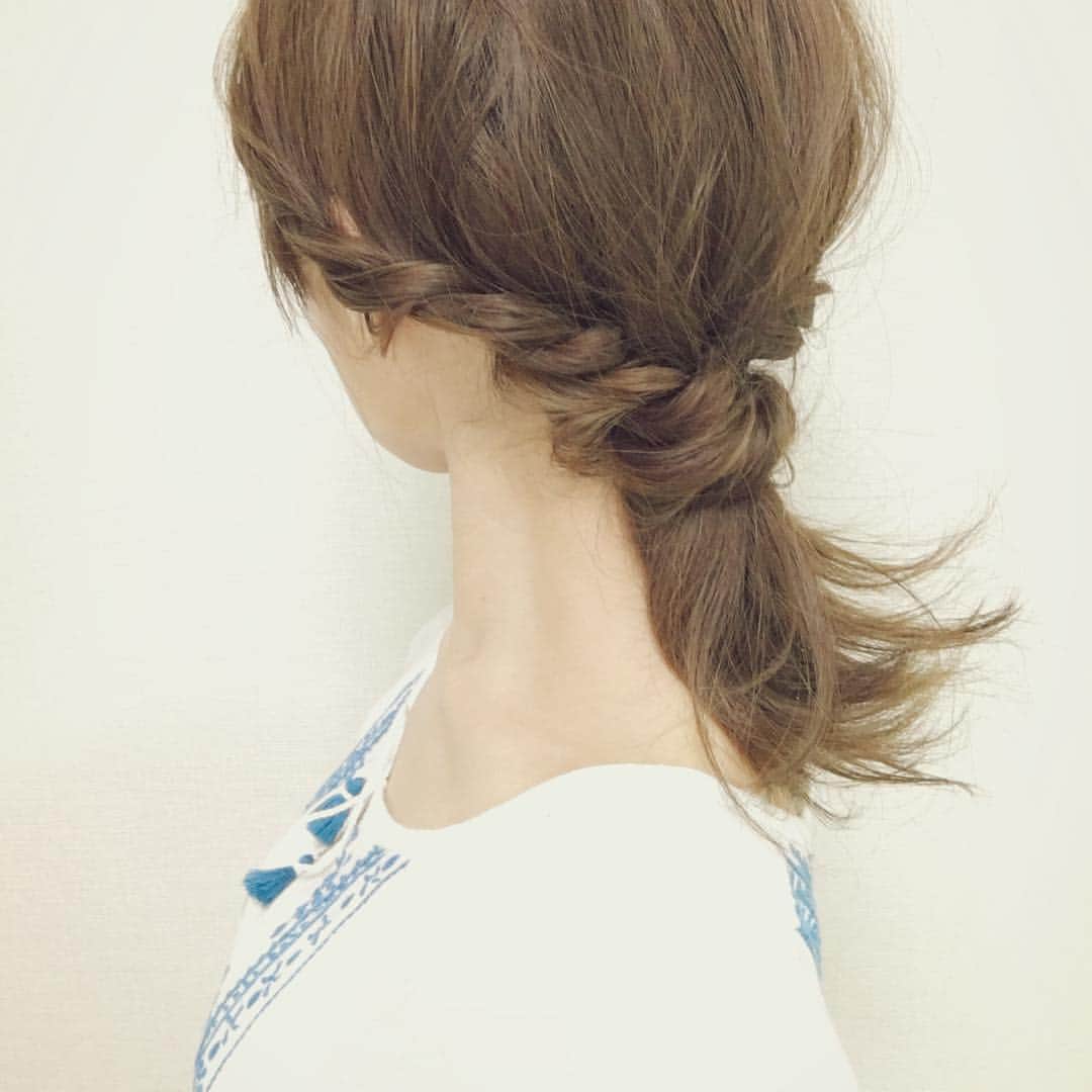 田中亜希子さんのインスタグラム写真 - (田中亜希子Instagram)「#hairarrange の撮影。  インナーハイライトは#ヘアアレンジ  をするといい働きをしてくれます♫  #髪型#セルフアレンジ#akiicohairdiary #GISELe」5月25日 19時55分 - akiico