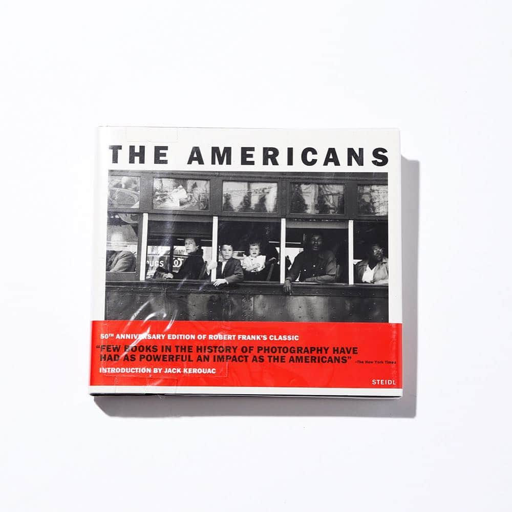 dia STANDARDのインスタグラム：「『THE AMERICANS』Robert Frank 「スイスからきたユダヤ系移民だったロバート・フランクの視点に、ついついアメリカにきたばかりの頃の自分を重ね合わせてしまう」  mySTANDARD｜YUMIKO SAKUMA @yumikosakuma」