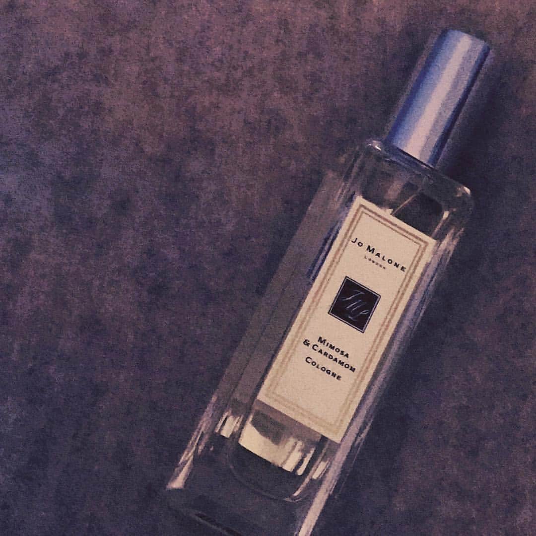 大草直子さんのインスタグラム写真 - (大草直子Instagram)「朝、香りを着てくるのを忘れて買った、ファーストJO MALONE。 #jomalone  #ミモザ&カルダモン #湿度の高い日本の夏にぴったり #可愛い香りは苦手 #さまざまな記憶は香りが覚えている」5月25日 23時39分 - naokookusa
