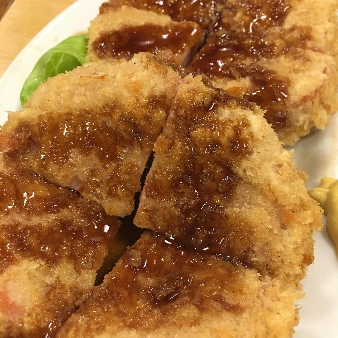 岡安弥生さんのインスタグラム写真 - (岡安弥生Instagram)「何年ぶり？で、ハムカツ食べた（≧∇≦） 噂通り、めちゃうまい！ビールにぴったり。 ビールの美味しい季節になりましたね。 #大露路 #ハムカツ#ビール #新橋#居酒屋」5月26日 23時03分 - yayoin3