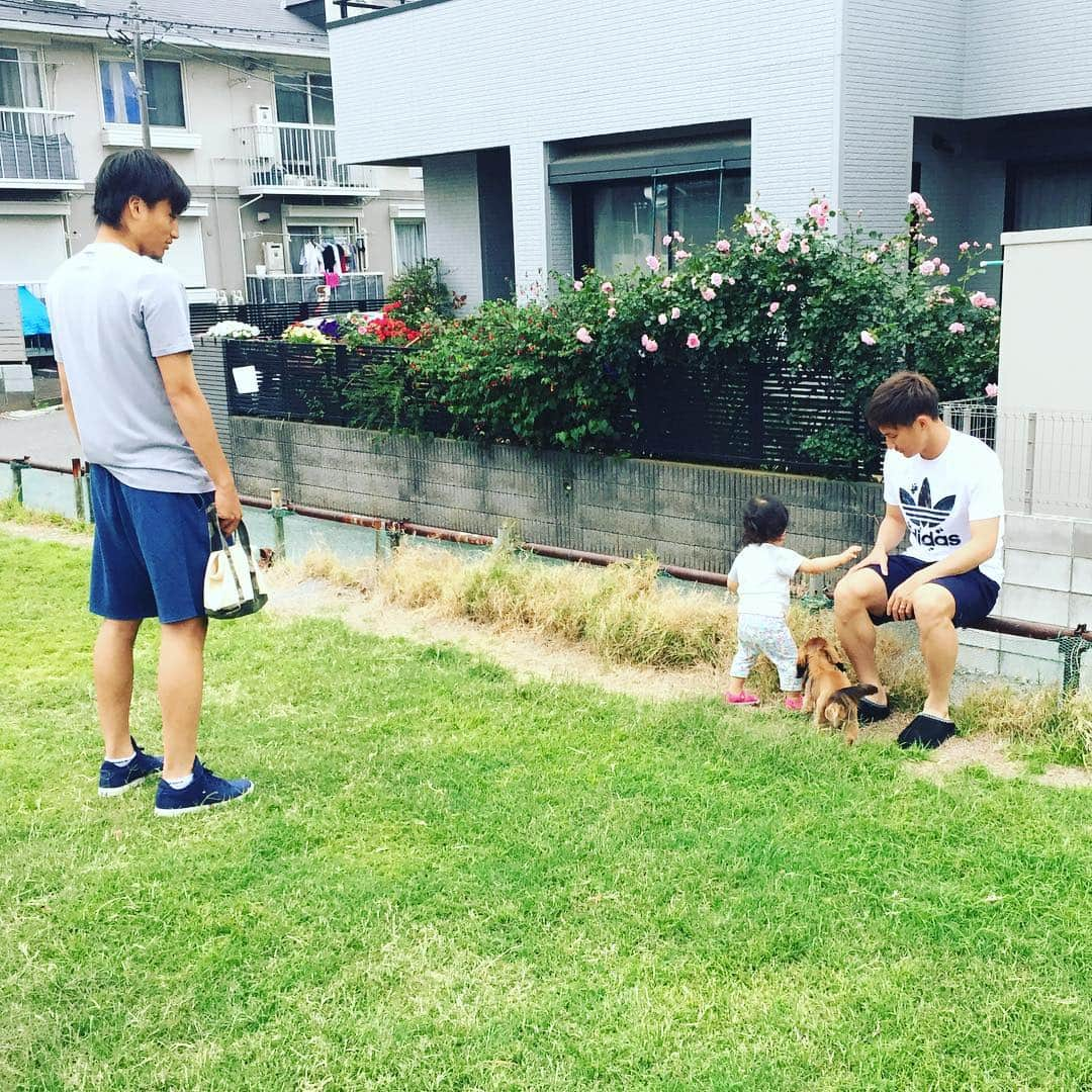 伊東純也さんのインスタグラム写真 - (伊東純也Instagram)「お散歩！  武富パパ、ちゃんとパパしてました！ のんびりした時間サイコーでした #イクメン武富」5月27日 13時35分 - itoujunya0309