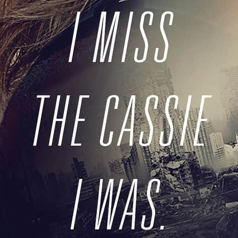 フィフス・ウェイブのインスタグラム：「Before the waves Cassie was a normal girl with an unusual name - what is the name of her best friend at school?  #WaverWeek #The5thWave #TheInfiniteSea #TheLastStar #RickYancey #5thWaveMovie #The5thWaveMovie #The5thWaveIsComing #SurviveThe5thWave #CassieSullivan #BenParish #EvanWalker #Ringer #Squad53 #ChloeGraceMoretz #NickRobinson #AlexRoe #MaikaMonroe #Chloemoretz」