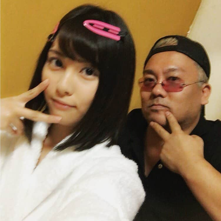 松岡ちなさんのインスタグラム写真 - (松岡ちなInstagram)「若干ブレてるけどダイスキなお兄ちゃん的存在なダモちんことマネージャー様初全面登場！  #初全面登場 #お兄ちゃん的存在 #マネージャー #マネージャー様 #可愛い❣️ #piece #happy #like & #love」5月28日 18時34分 - china_0416