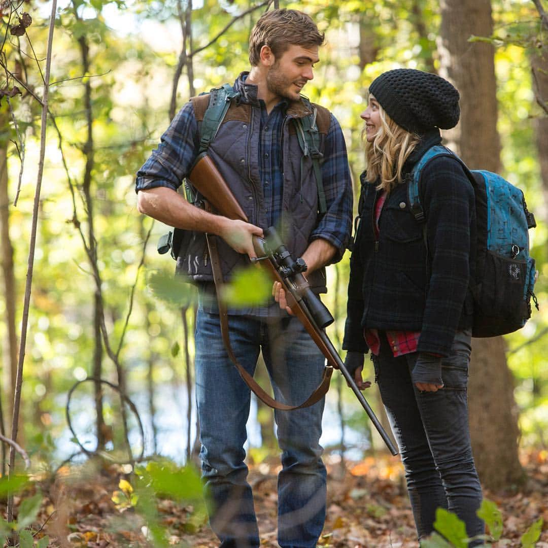 フィフス・ウェイブのインスタグラム：「Want to win swag from #5thWaveMovie? Follow us on Twitter (@5thWaveMovie) and tune in next week for trivia questions to win fun prizes!」