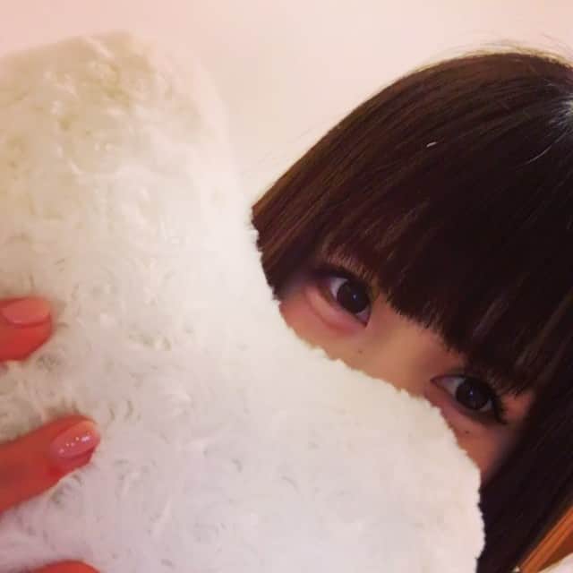 倉持りん（望月さくら）のインスタグラム：「髪の毛きった ねこちゃんだよ〜ん😻  #AV女優 #美容院行ってきた #ロブ #恵比寿 #動画」