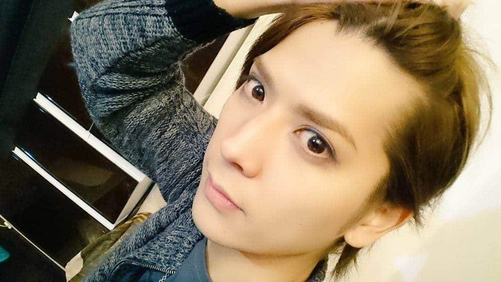 仲田博喜のインスタグラム：「#ビジュアル撮影 #ウィッグ #ヘアー #おでこ #割りとキレイ #富士額」