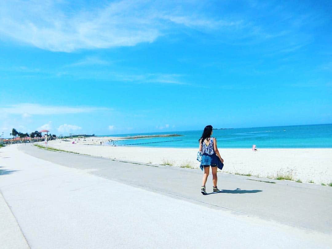 なちゅさんのインスタグラム写真 - (なちゅInstagram)「沖縄 海 こんなに綺麗なんだね。 はいさい！🏝❤️ #遊び新世界 #MC #ブリなちゅ #沖縄 #Okinawa #美らSUNビーチ #最高 #🌞 #晴天」5月8日 12時09分 - nachudesu1223