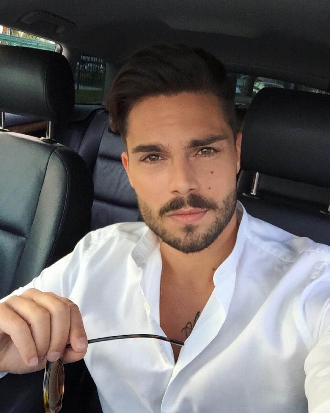 Stefano Trattoのインスタグラム：「Ready to go 😎! Enjoy your #sunday guys! #beard #selfie #car #shirt #soboys 👉 @soboys」