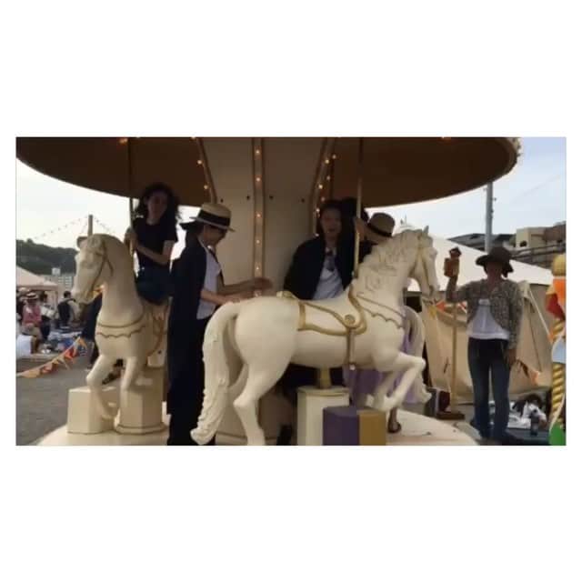 霧島れいかのインスタグラム：「大人たちのメリーゴーランド🐴  with @yuukobaby @zumizuzu @tomokookada @zumako @sekinemaki  #friends #holiday #zushi #film #festival #Merrygoround」