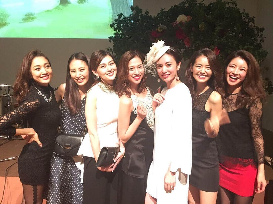 島村まみのインスタグラム：「菅原沙樹ちゃん❤️結婚おめでとうございます😍 とっても素敵でした✨✨✨ #終日love」