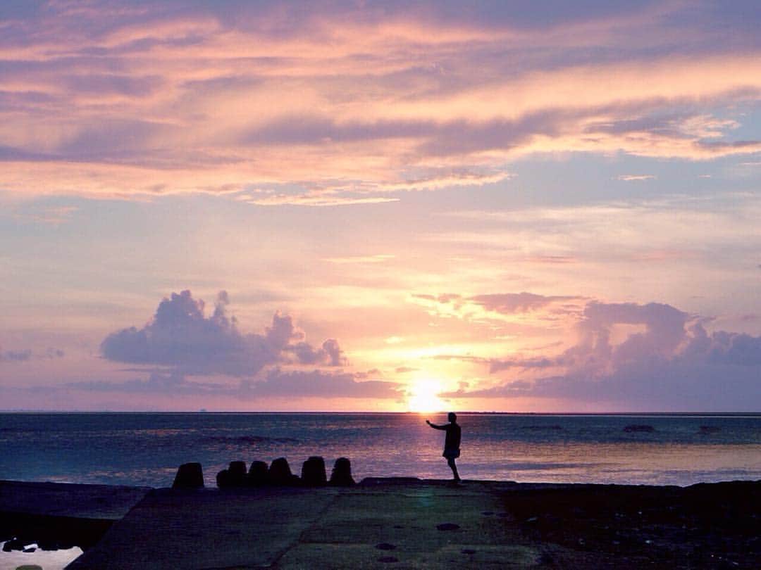 田川大樹のインスタグラム：「海は自分の小ささを思い知らせる  #beach #japan #tbt #today #sunset #sunlight #naturerad #田川大樹　#石原プロ」