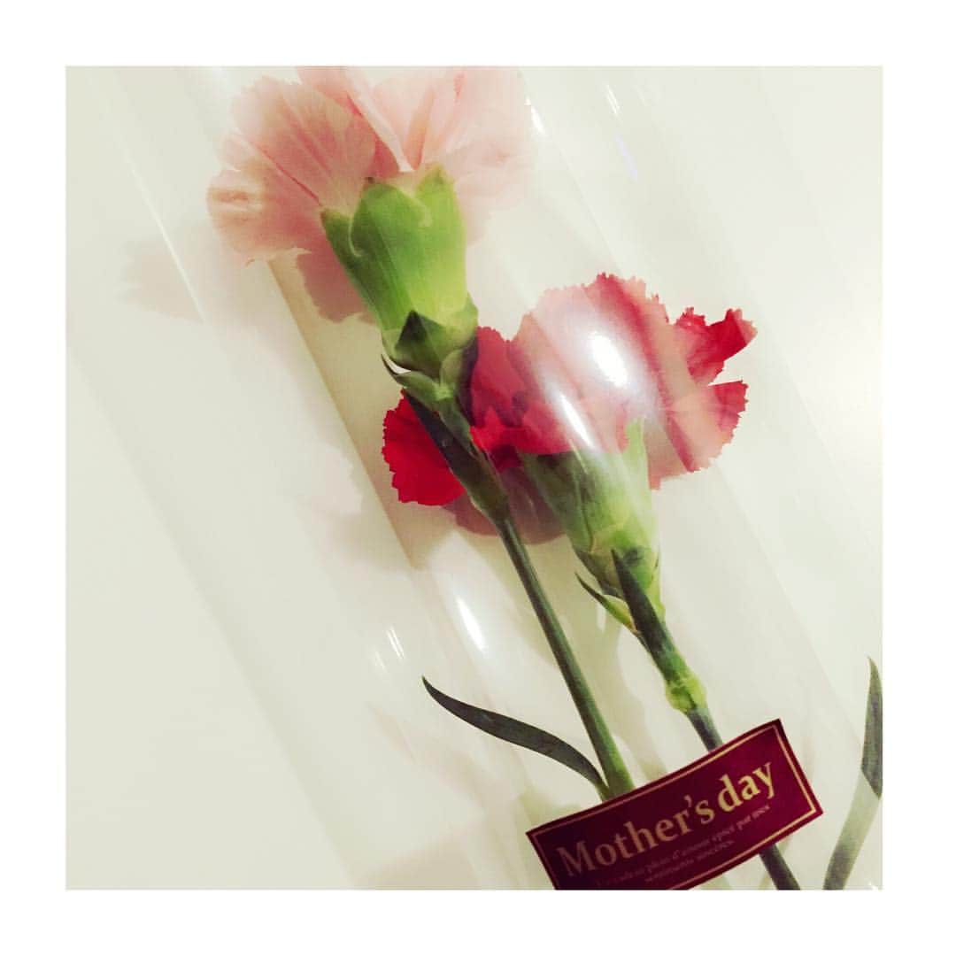 松雪泰子さんのインスタグラム写真 - (松雪泰子Instagram)「ありがとう❤️ #愛だな #happy  #love」5月8日 23時41分 - yasukomatsuyuki_official