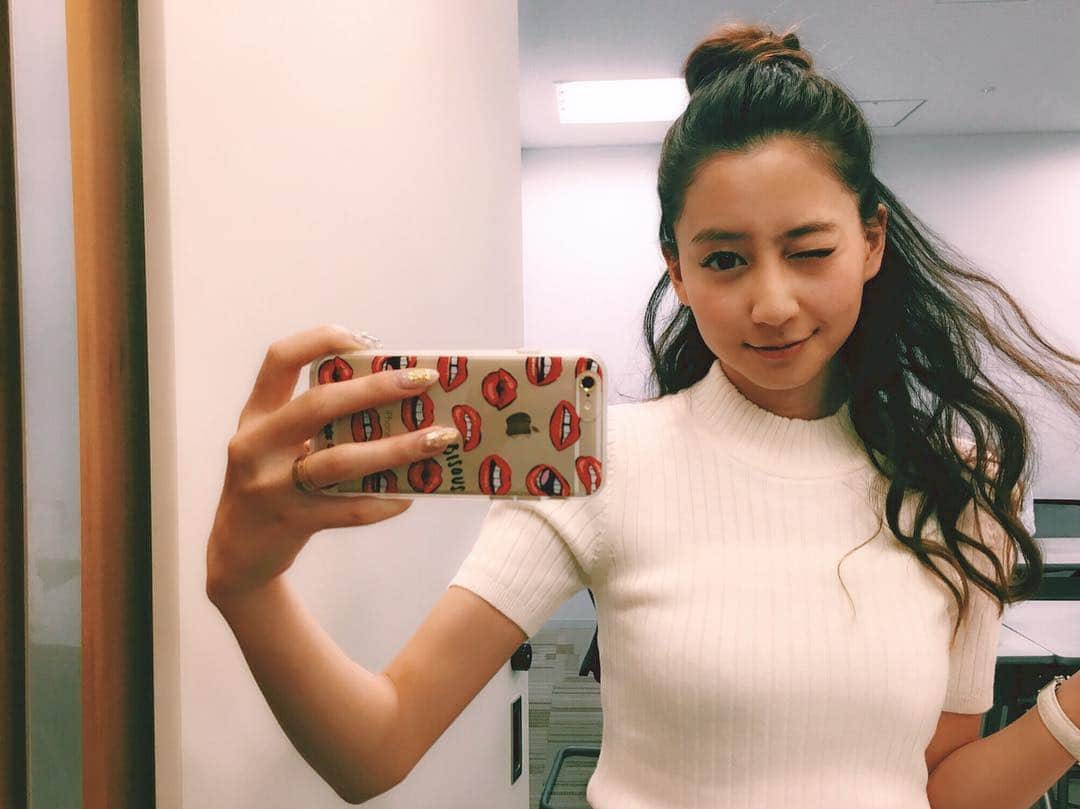 河北麻友子さんのインスタグラム写真 - (河北麻友子Instagram)「😉 #GoodMorning #Babes  #MayukoKawakita #河北麻友子」5月9日 6時41分 - mayukokawakitaofficial