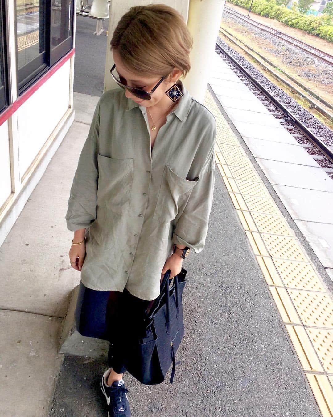 aki【EXSOME】さんのインスタグラム写真 - (aki【EXSOME】Instagram)「* outfit✭✭✭﻿ shirt#zara pants#murua kicks#nike bag#EXSOME ピアスは @r_birth_rie りえさんとこの 刺繍ピアスです♡ 大ぶりで可愛い♡ * 大阪行ってきまーす\(Ü)/﻿ * #coordinate#outfit#ootd#fashion#code#今日の服#今日のコーデ#コーデ#カジュアル#服#ファッション#プチプラ#ナイキ#コルテッツ#ショートヘア」5月9日 13時14分 - exsome_official