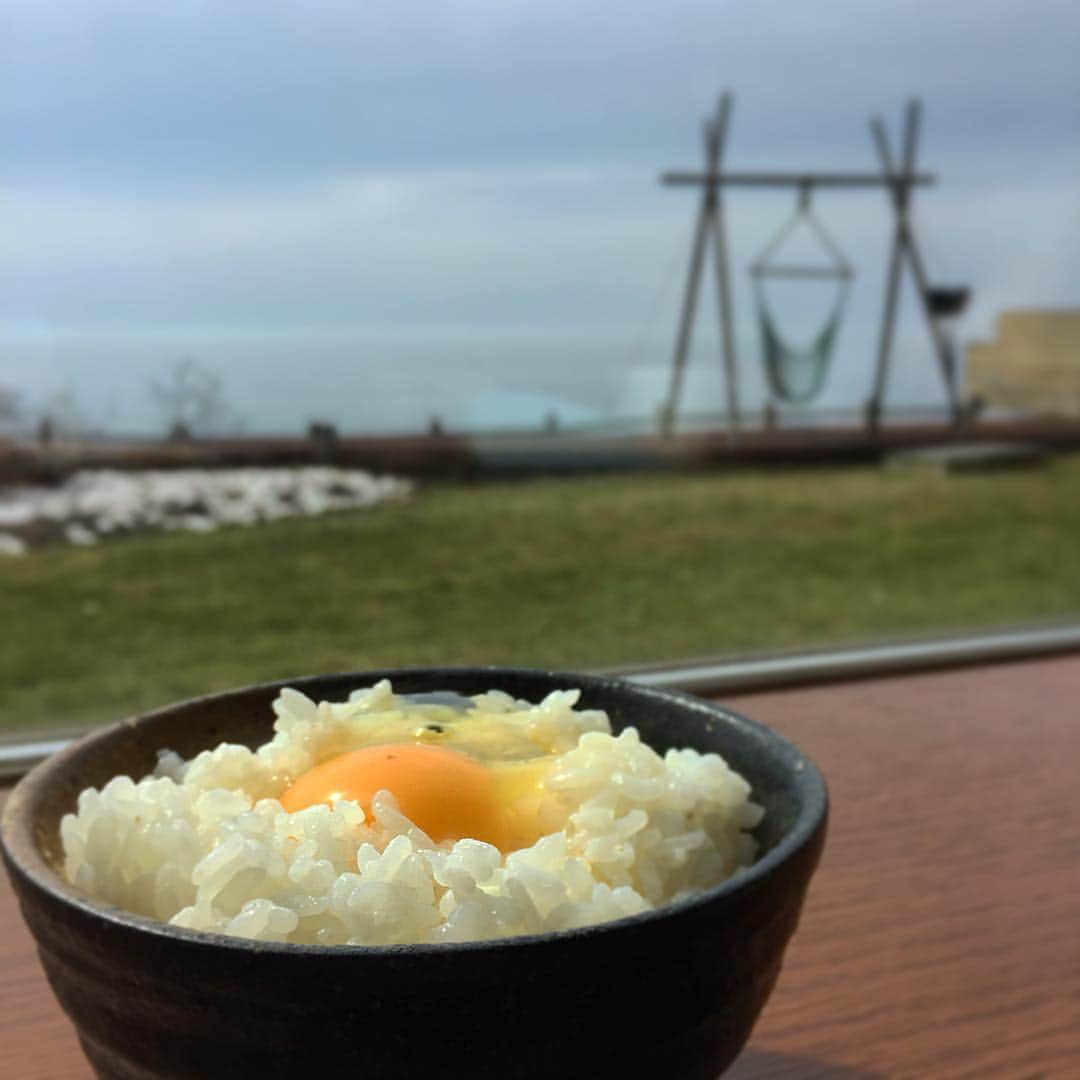 都倉賢のインスタグラム：「おはようございます😄  まえまえからすっごく来たかった白老にあるふる川へ  天気にも恵まれて心身ともに癒されて最高のオフとなりました👍  #ロケーション #料理 #温泉 #なにをとっても良かったが #そんな中でもスタッフのおもてなしの気持ちが本当に最高だった」